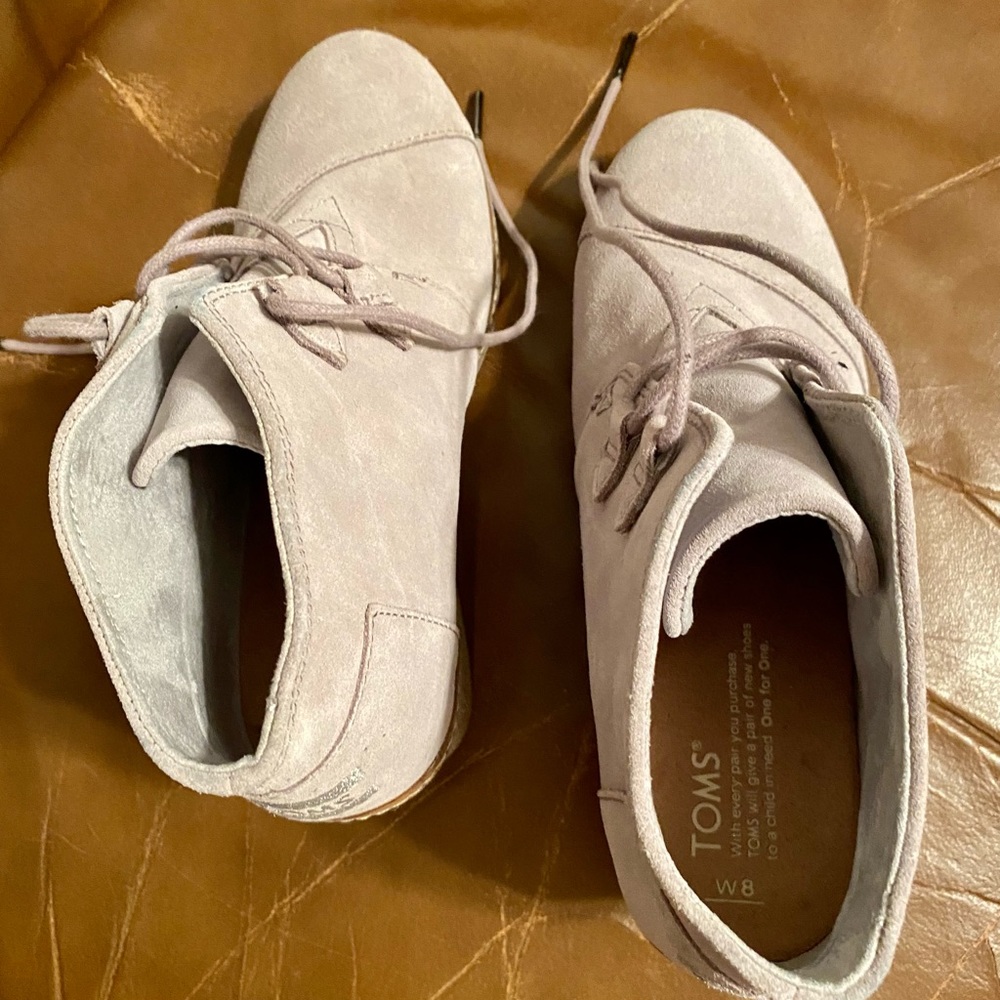 Toms Wedges size 8 Excellent like new condition